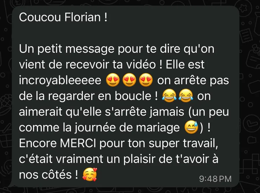 Retour enthousiaste d'un couple après réception de sa vidéo de mariage