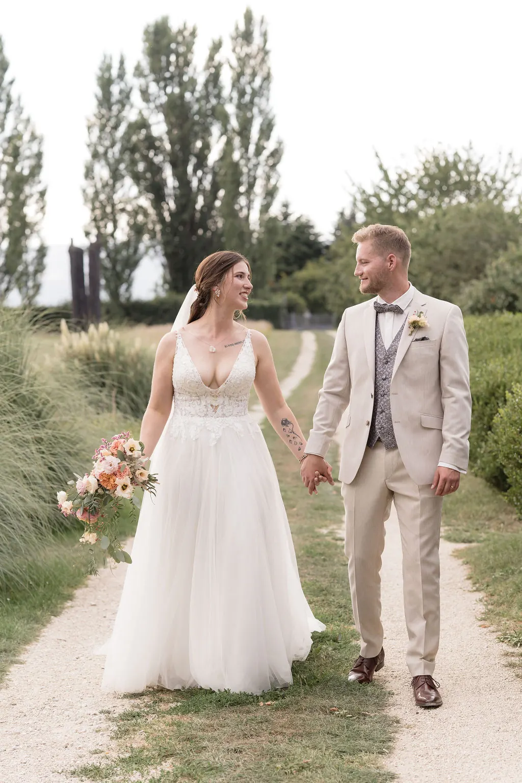 Mariés Eva et Cédric pendant le tournage de leur film de mariage en Suisse romande