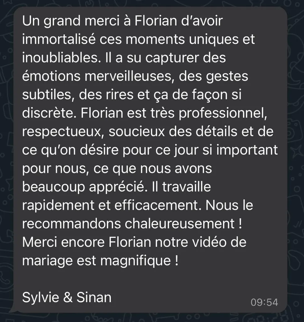 Sophie et Raphaël découvrent leur vidéo de mariage réalisée par Unique Moment
